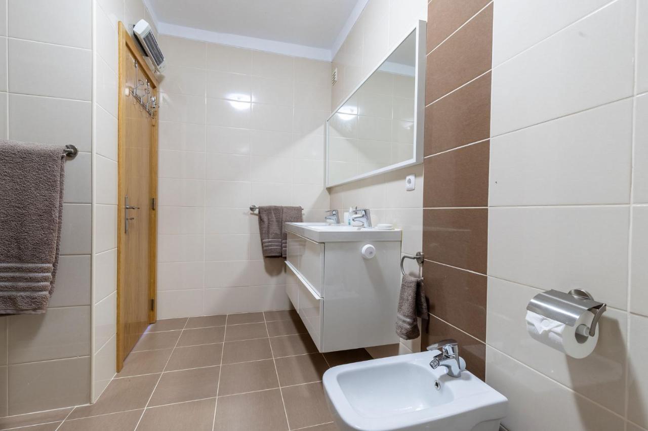 Lovely One Bedroom Apartment In Alvor Esterno foto